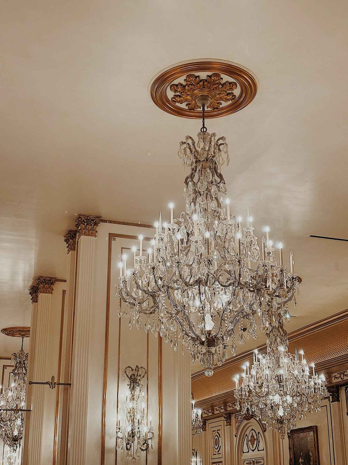 Crystals and Contemporary Designs: The Rise of Luxury Home Lighting
