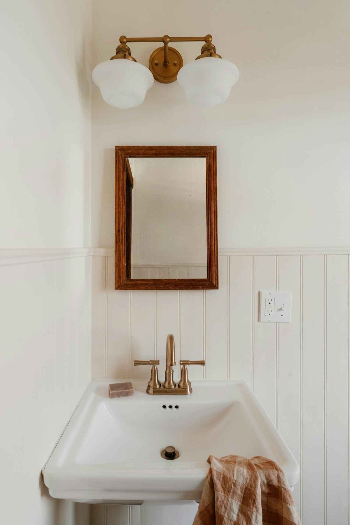 Discover Bathroom Light Decor that Combines Eco Decor with Designer Lighting