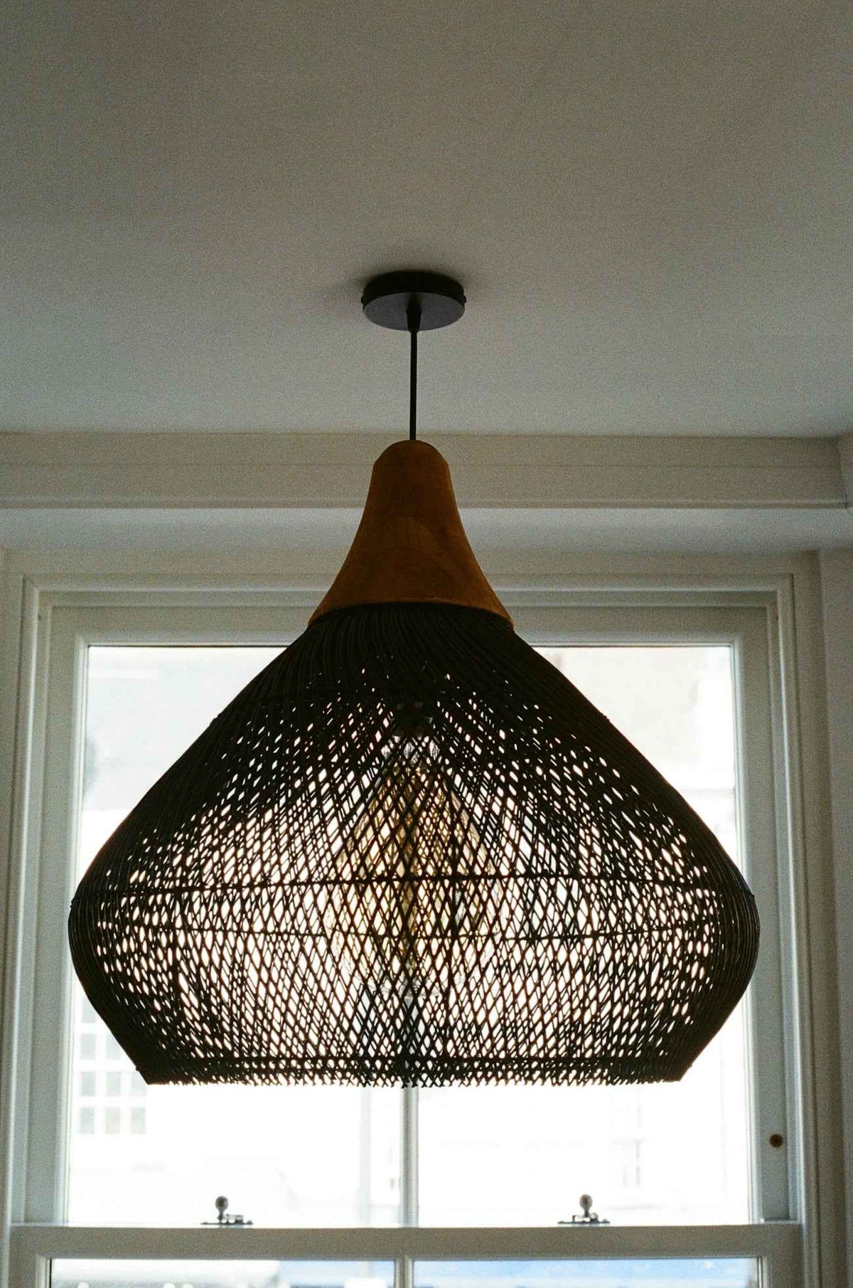 How to Choose the Perfect Pendant Light Fixtures for Living Room Ambiance