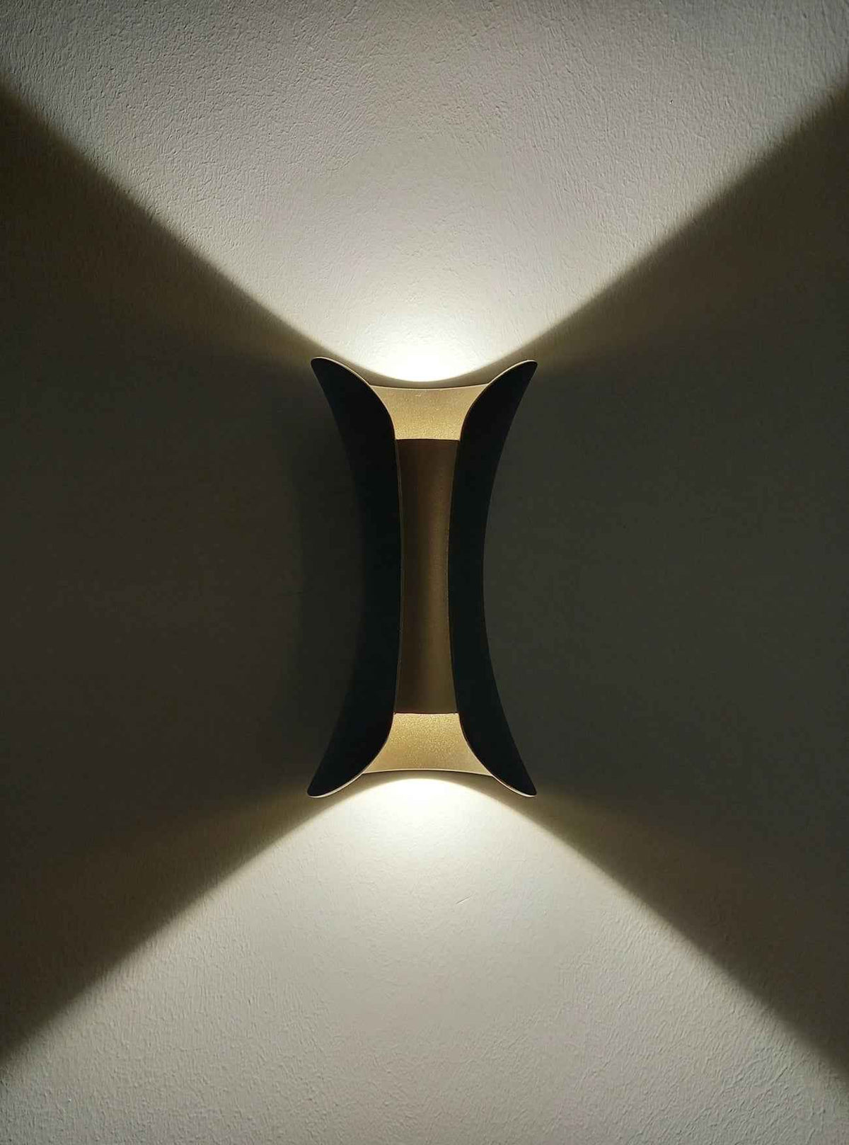 Exploring Contemporary Wall Lights for Eco Decor Enthusiasts