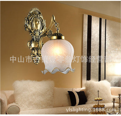 European Petal Wall Lamp – Elegant Gold Single-Head Wall Light for Bedroom, Living Room, and Corridor