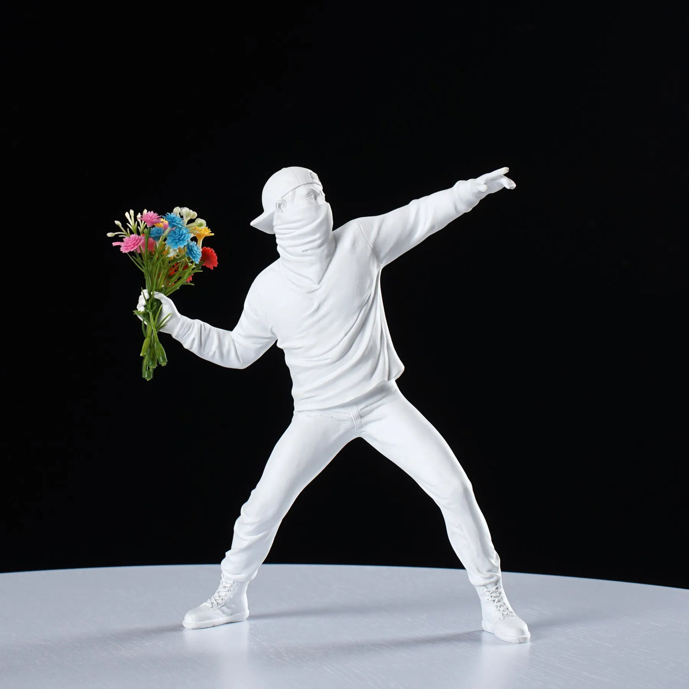 Banksy Sculpture Set – Flower Thrower & Balloon Girl Resin Decor for Home & Office