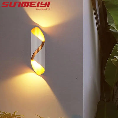 Modern Style: IP65 Waterproof Double Head LED Wall Light for Homes and Hotels