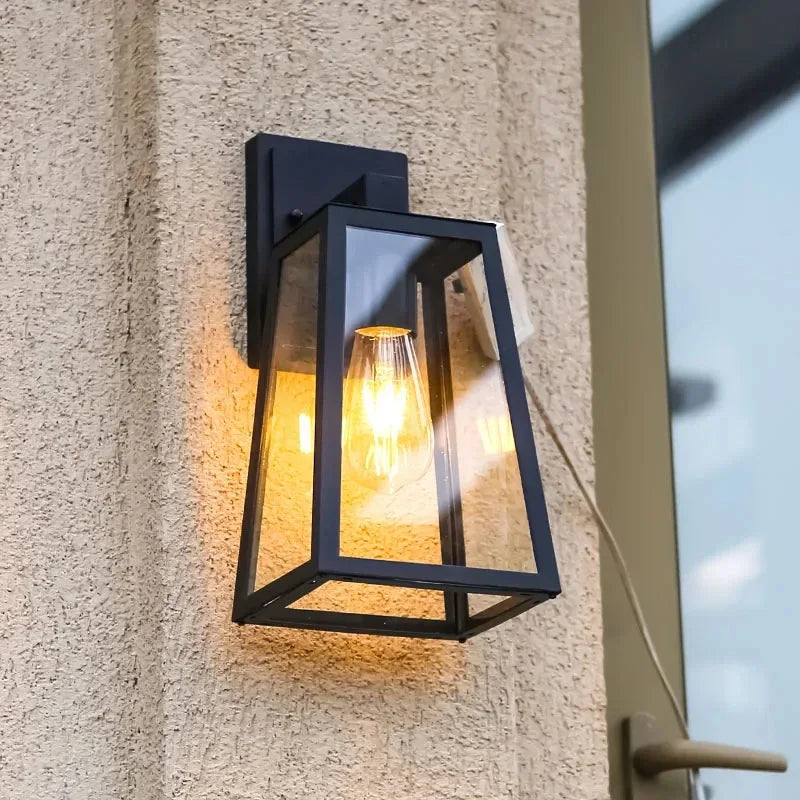 Vintage Style Outdoor Wall Lamp - Retro Iron Design for Nostalgic Ambiance